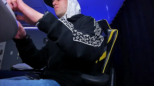 Snapshot of alexgiraldo__ chatting on October 16, 2025, 10:56 am alexgiraldo online show from October 16, 2025, 10:56 am