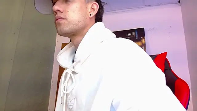 alexgiraldo   online show from May 17, 2026, 11:54 am