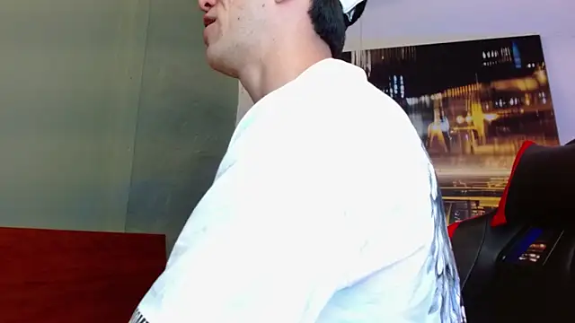 alexgiraldo   online show from June 10, 2026, 12:56 am