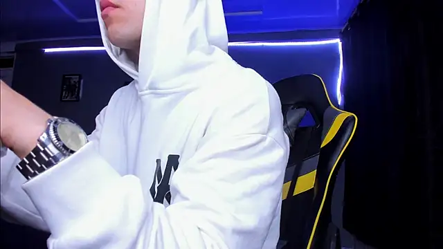 Snapshot of alexgiraldo__ chatting on October 29, 2025, 10:14 am alexgiraldo online show from October 29, 2025, 10:14 am