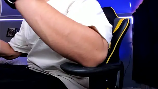 Snapshot of alexgiraldo__ chatting on October 12, 2025, 5:36 pm alexgiraldo online show from October 12, 2025, 5:36 pm