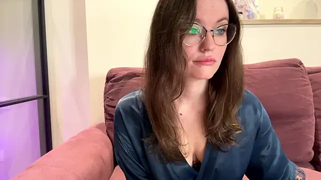 mia shine bright wow online show from September 17, 2025, 3:41 am