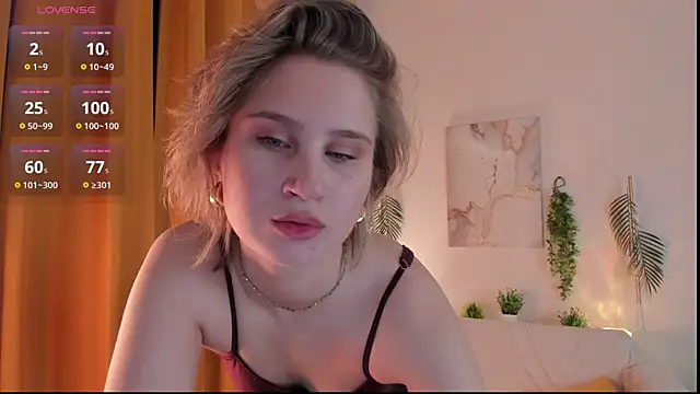 Snapshot of odelynbrower chatting on November 24, 2025, 12:32 am odelynbrower online show from November 24, 2025, 12:32 am