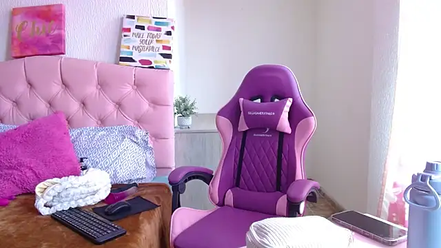 Emma-Flowers online show from September 27, 2025, 6:58 pm