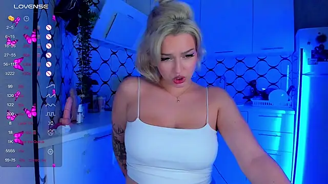 Candy Mur online show from September 30, 2025, 8:59 pm