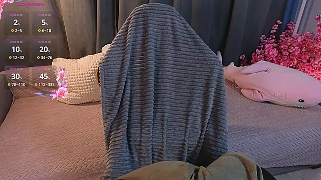 Snapshot of Dark_Shine chatting on February 13, 2026, 6:41 pm Dark Shine online show from February 13, 2026, 6:41 pm