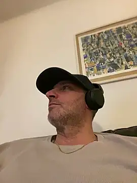 Snapshot of Maurinho3005 chatting on April 15, 2026, 10:10 pm Maurinho3005 online show from April 15, 2026, 10:10 pm