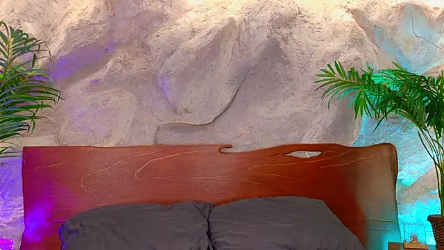 alisonn moon online show from April 8, 2026, 10:11 pm