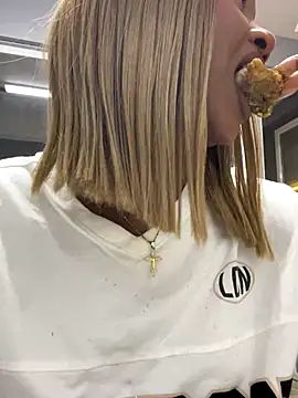 alisonn moon online show from November 22, 2025, 12:43 am