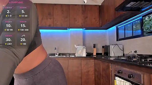 alisonn moon online show from October 17, 2025, 10:44 pm