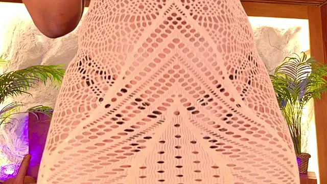 Snapshot of alisonn_moon chatting on February 17, 2026, 10:40 pm alisonn moon online show from February 17, 2026, 10:40 pm