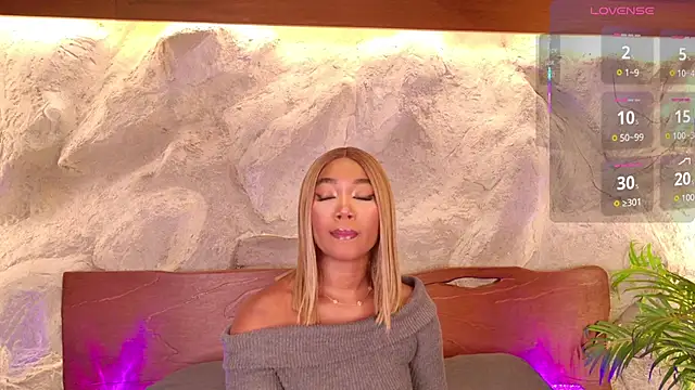 Snapshot of alisonn_moon chatting on February 2, 2026, 11:04 pm alisonn moon online show from February 2, 2026, 11:04 pm