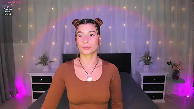 Evolet Bee online show from October 18, 2025, 1:24 pm