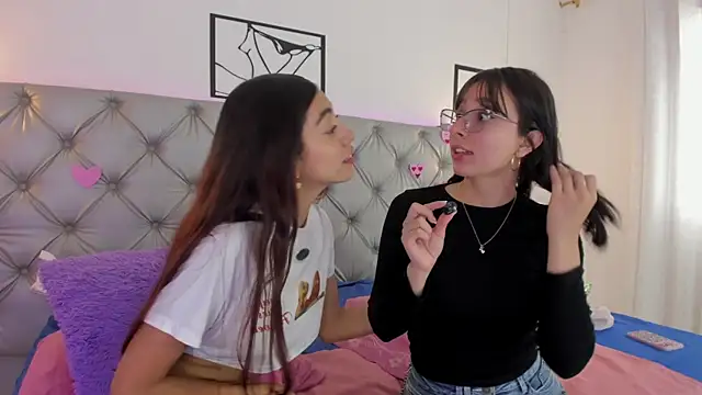 Naughty Couple83 online show from March 25, 2026, 5:34 pm