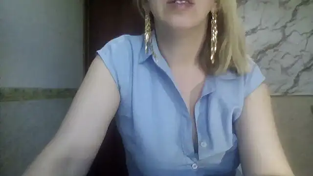 Snapshot of MiyaHottie chatting on July 5, 2026, 4:19 am MiyaHottie online show from July 5, 2026, 4:19 am