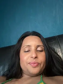 Snapshot of Angelaarayexx chatting on April 29, 2026, 11:03 am Angelaarayexx online show from April 29, 2026, 11:03 am