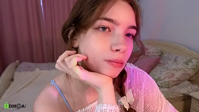 Evi Brook online show from April 18, 2026, 1:24 pm