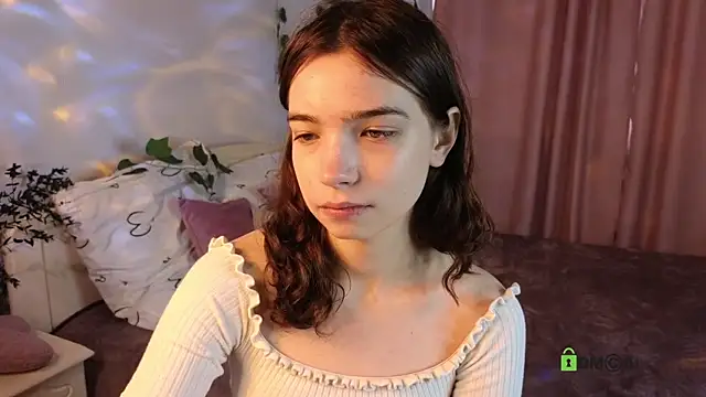 Snapshot of Evi_Brook chatting on September 19, 2025, 6:39 am Evi Brook online show from September 19, 2025, 6:39 am