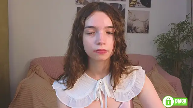 Snapshot of Evi_Brook chatting on September 21, 2025, 8:25 pm Evi Brook online show from September 21, 2025, 8:25 pm