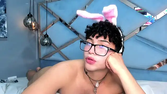 Valentin0 3 online show from November 6, 2025, 9:08 pm