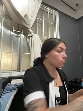 Snapshot of Alyha_Cortes chatting on February 4, 2026, 1:17 pm Alyha Cortes online show from February 4, 2026, 1:17 pm