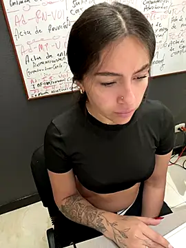 Alyha Cortes online show from September 9, 2025, 1:42 pm