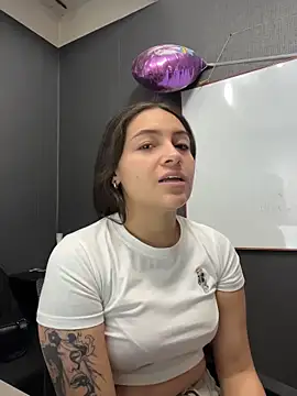 Snapshot of Alyha_Cortes chatting on February 20, 2026, 1:35 pm Alyha Cortes online show from February 20, 2026, 1:35 pm