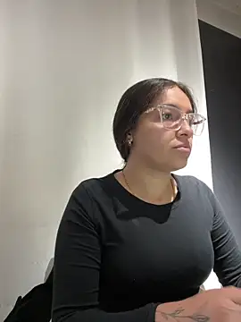 Alyha Cortes online show from December 2, 2025, 1:24 pm