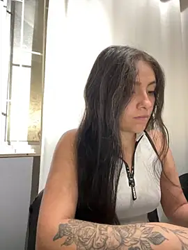 Alyha Cortes online show from October 9, 2025, 1:22 pm