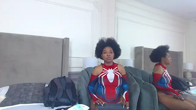 Snapshot of NatashaSilver chatting on November 1, 2025, 1:05 pm NatashaSilver online show from November 1, 2025, 1:05 pm