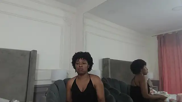 Snapshot of NatashaSilver chatting on November 6, 2025, 1:04 pm NatashaSilver online show from November 6, 2025, 1:04 pm