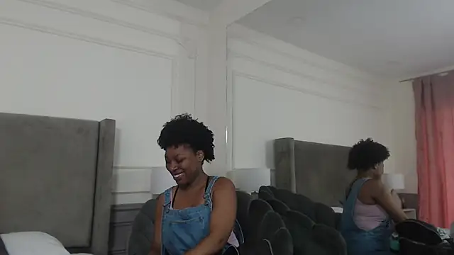 Snapshot of NatashaSilver chatting on November 8, 2025, 1:25 pm NatashaSilver online show from November 8, 2025, 1:25 pm