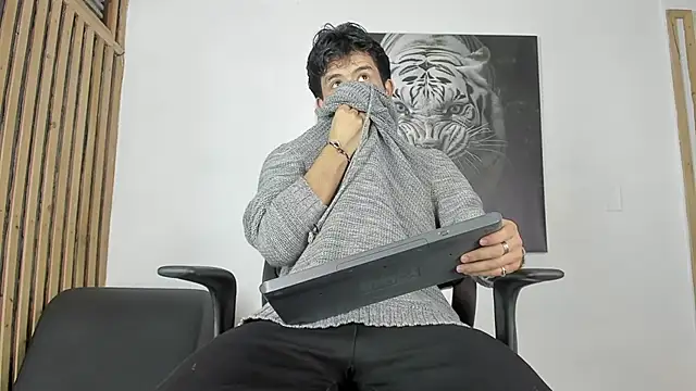 DimitriDeluxe online show from October 16, 2025, 7:44 pm