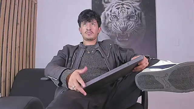 Snapshot of DimitriDeluxe chatting on October 3, 2025, 8:21 pm DimitriDeluxe online show from October 3, 2025, 8:21 pm
