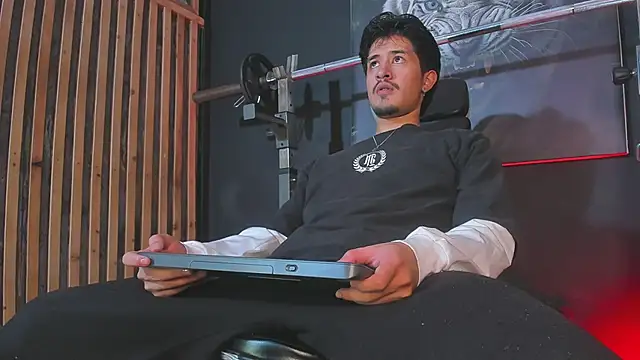 DimitriDeluxe online show from November 25, 2025, 7:47 pm