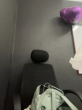 Emily Rivers  online show from January 9, 2026, 1:51 pm