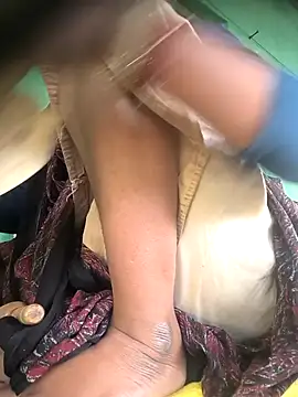 Snapshot of Hotdeam chatting on November 28, 2025, 3:50 am Hotdeam online show from November 28, 2025, 3:50 am