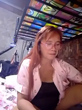 Snapshot of SexyHottMom chatting on February 6, 2026, 12:39 am SexyHottMom online show from February 6, 2026, 12:39 am