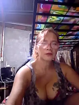 Snapshot of SexyHottMom chatting on February 19, 2026, 5:37 am SexyHottMom online show from February 19, 2026, 5:37 am