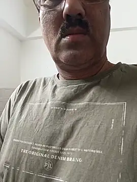 moonflower25 online show from April 8, 2026, 8:43 pm