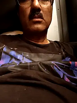 moonflower25 online show from April 27, 2026, 3:21 pm