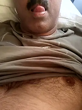 moonflower25 online show from April 27, 2026, 1:03 am