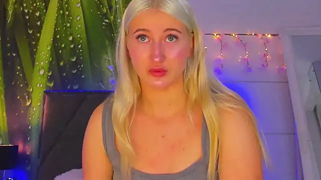 HollyTailors online show from November 4, 2025, 6:28 am