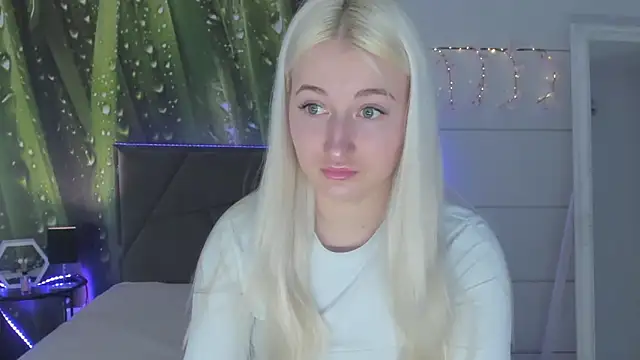 HollyTailors online show from March 30, 2026, 5:42 am