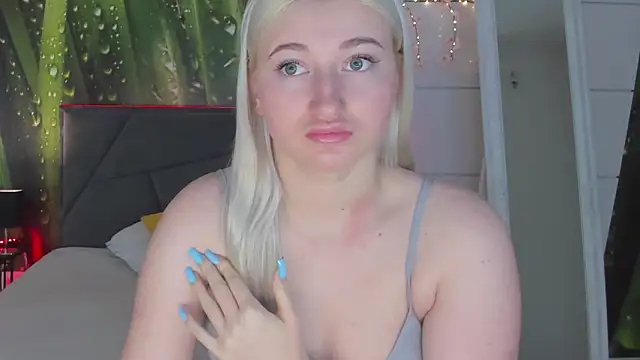 HollyTailors online show from March 12, 2026, 6:28 am