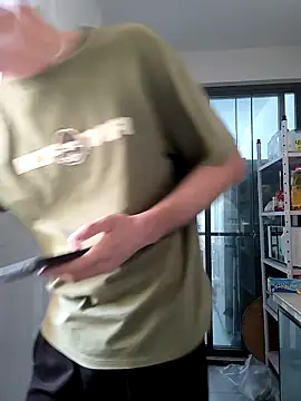 huanhuanaaaaa online show from April 15, 2026, 2:28 am