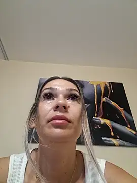 iSelena online show from September 10, 2025, 6:01 am