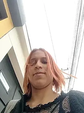 Snapshot of Zoe73_ chatting on October 16, 2025, 5:43 pm Zoe73 online show from October 16, 2025, 5:43 pm