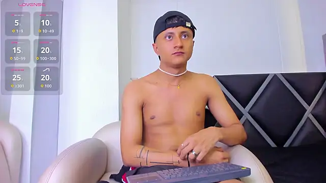 Snapshot of _Leohot_ chatting on February 28, 2026, 3:17 am Leohot online show from February 28, 2026, 3:17 am