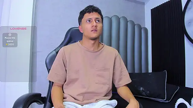 Snapshot of _Leohot_ chatting on January 17, 2026, 2:26 am Leohot online show from January 17, 2026, 2:26 am